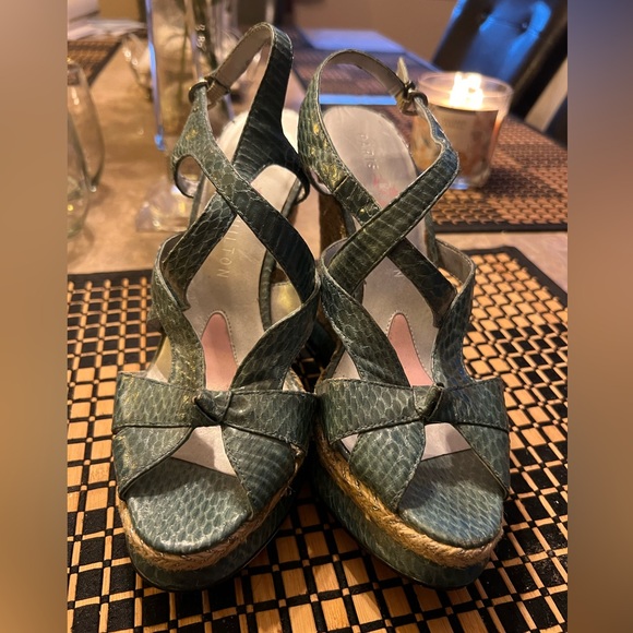 Beautiful Paris Hilton platform shoes color sage green alligator skin - Picture 2 of 8